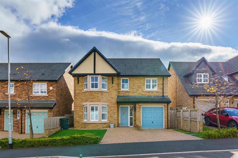 Weatherby Ave, Fairfields Manor... 4 bed detached house to rent - £1,500 pcm (£346 pw)