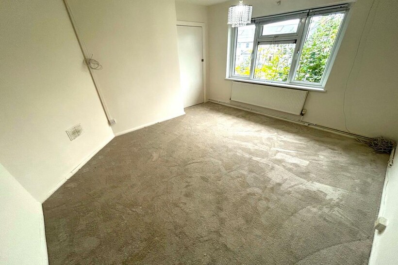 Cross Road 3 bed maisonette to rent - £1,795 pcm (£414 pw)