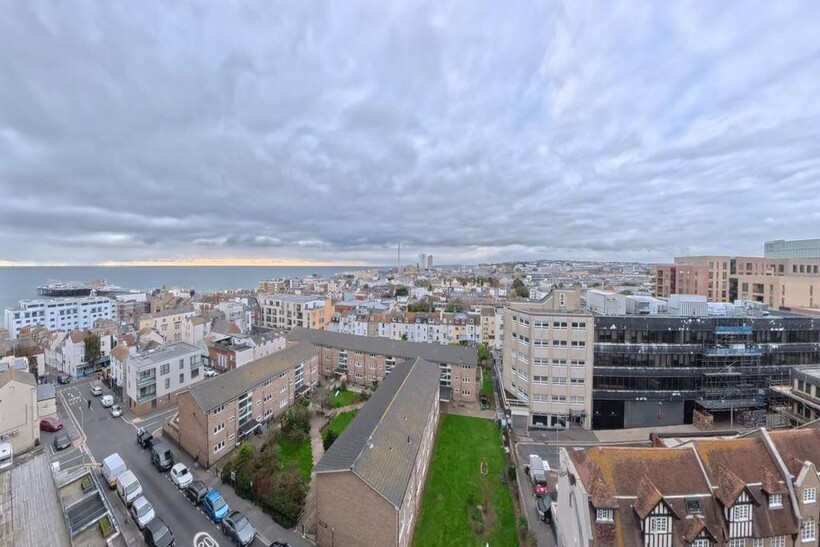 St James's House 2 bed flat to rent - £1,400 pcm (£323 pw)