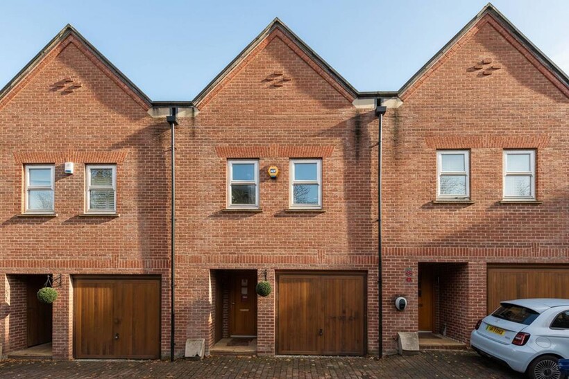 Wilkes Close, Mill Hill East, London... 3 bed terraced house to rent - £3,199 pcm (£738 pw)