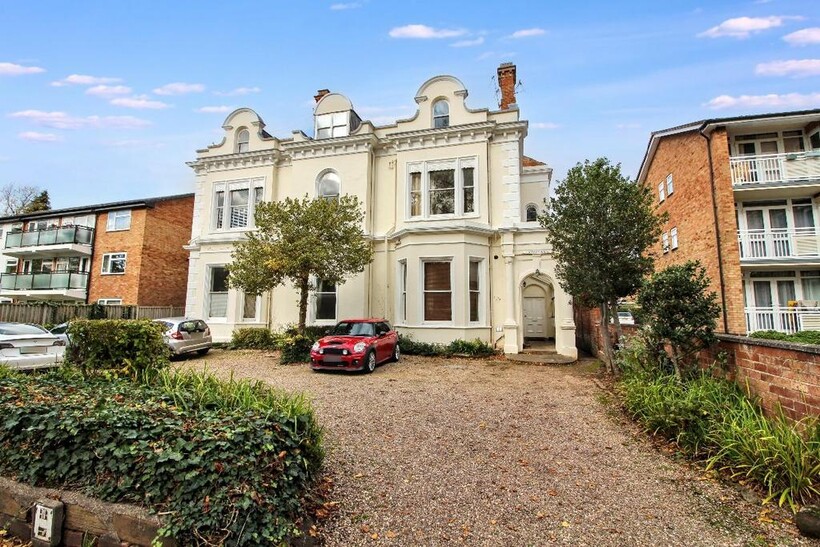 Dormer House,  Binswood Avenue... 2 bed apartment to rent - £1,100 pcm (£254 pw)