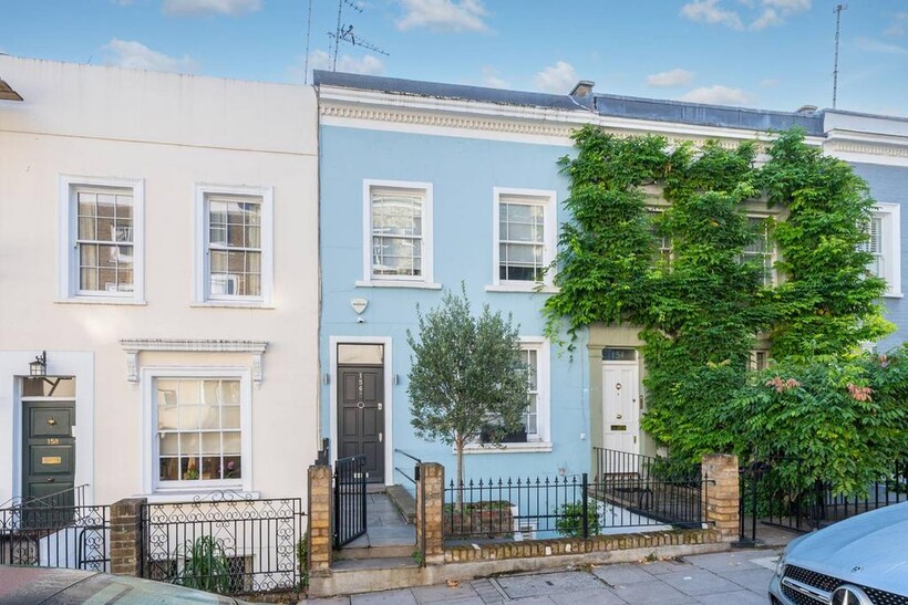 Campden Hill Road, Hillgate Village... 2 bed flat to rent - £6,284 pcm (£1,450 pw)