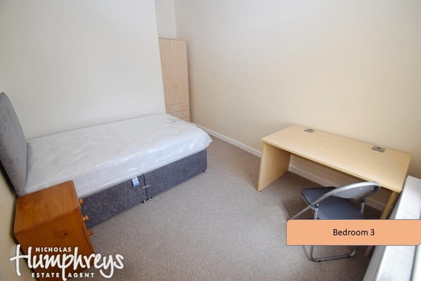 Beresford Street, Stoke-On-Trent ST4 3 bed terraced house to rent - £1,343 pcm (£310 pw)