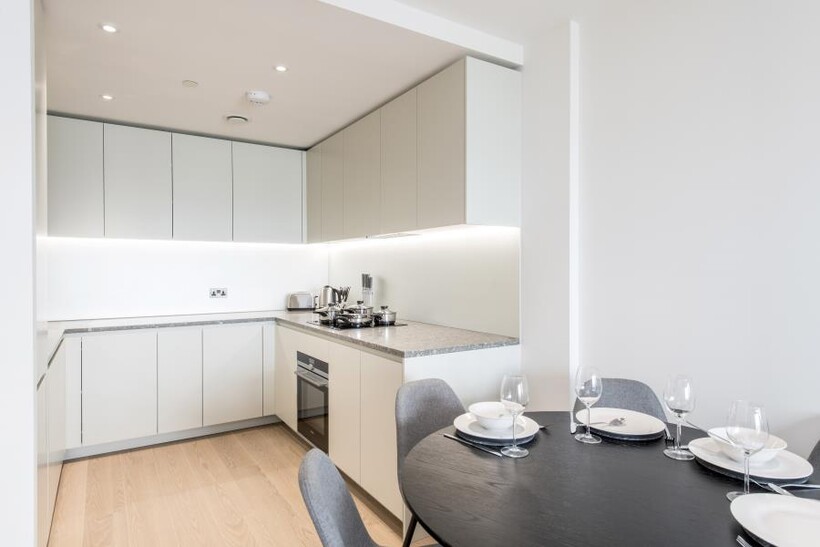 Upper Riverside, London SE10 2 bed apartment to rent - £3,142 pcm (£725 pw)
