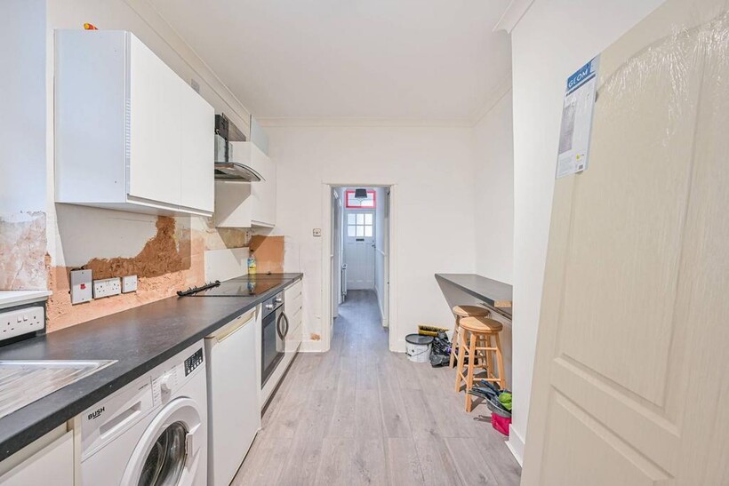 DANBROOK ROAD, Streatham Common... 1 bed flat to rent - £1,695 pcm (£391 pw)