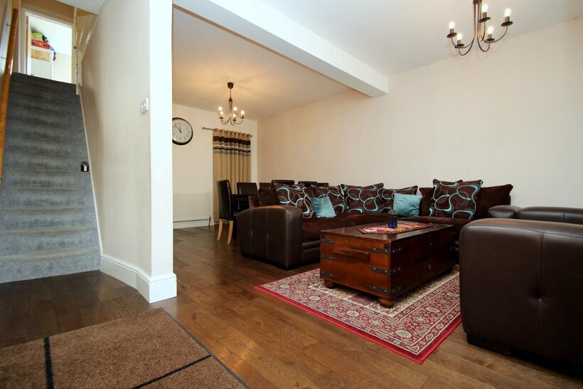 62 Lathom Road, East Ham, London, E6 2DX 4 bed terraced house to rent - £2,950 pcm (£681 pw)