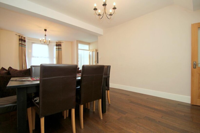 62 Lathom Road, East Ham, London, E6 2DX 4 bed terraced house to rent - £2,950 pcm (£681 pw)