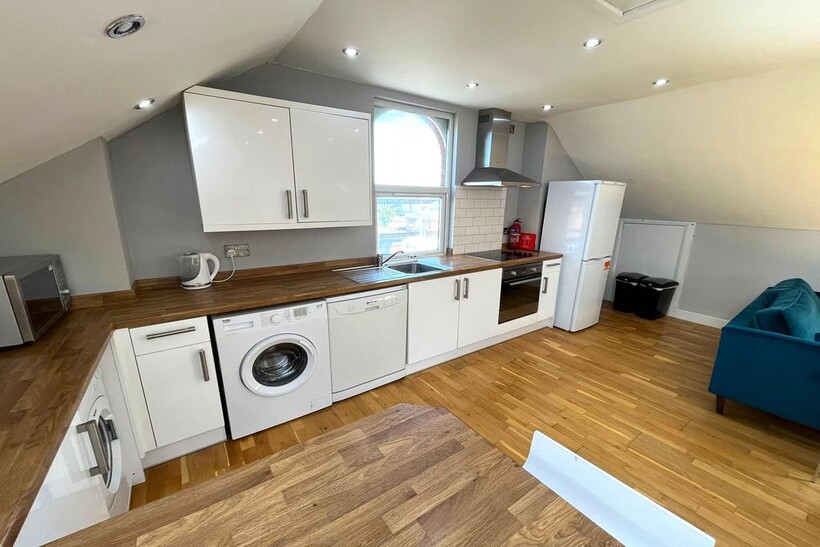 The Hollies, Third Avenue, Nottingham... 3 bed duplex to rent - £1,820 pcm (£420 pw)