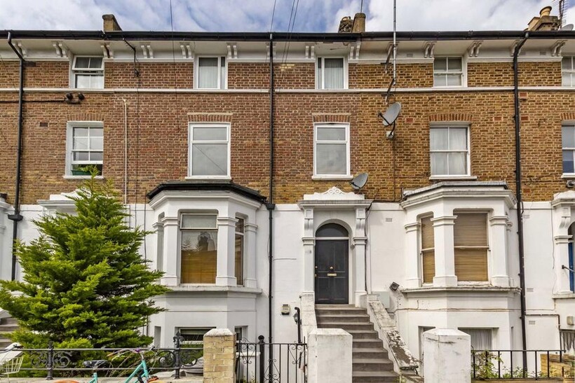 Oaklands Grove, London W12 2 bed flat to rent - £2,275 pcm (£525 pw)
