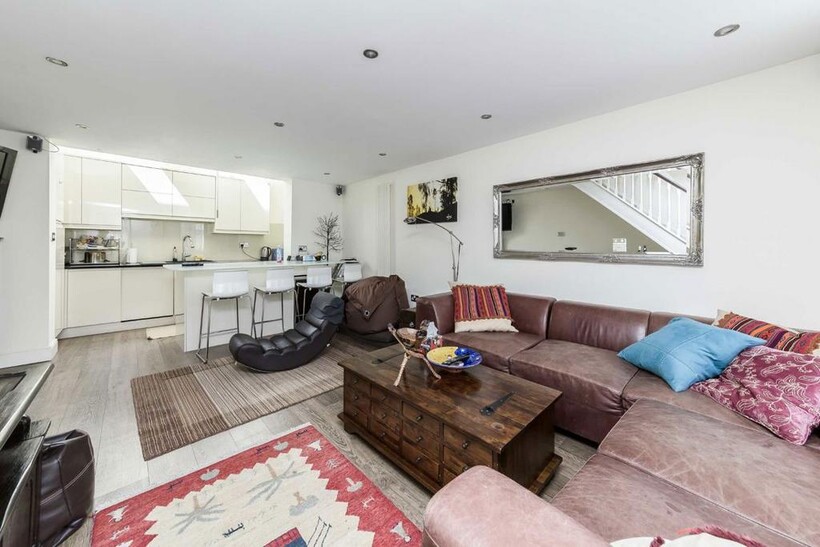 Malvern Mews, London NW6 2 bed house to rent - £4,000 pcm (£923 pw)