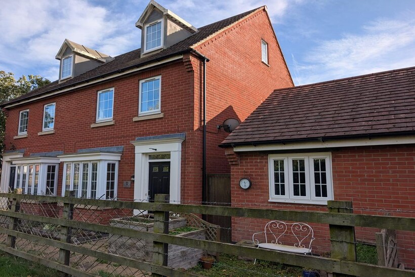Buttercup Walk, Desborough NN14 4 bed semi-detached house to rent - £1,300 pcm (£300 pw)