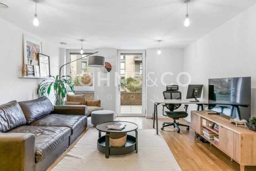 Baltic Avenue, Brentford, London, TW8 1 bed apartment to rent - £1,647 pcm (£380 pw)