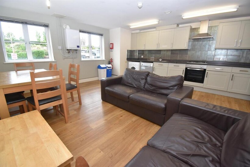 Station House, Old Warwick Road... 5 bed flat to rent - £3,075 pcm (£710 pw)