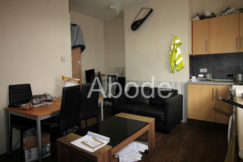 Autmun Avenue, Hyde Park, West Yorkshire 2 bed house to rent - £945 pcm (£218 pw)