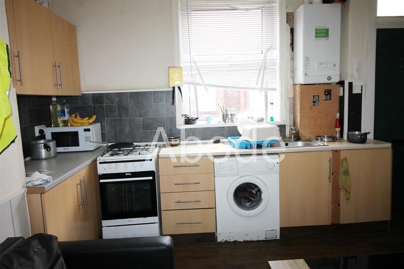 Autmun Avenue, Hyde Park, West Yorkshire 2 bed house to rent - £945 pcm (£218 pw)