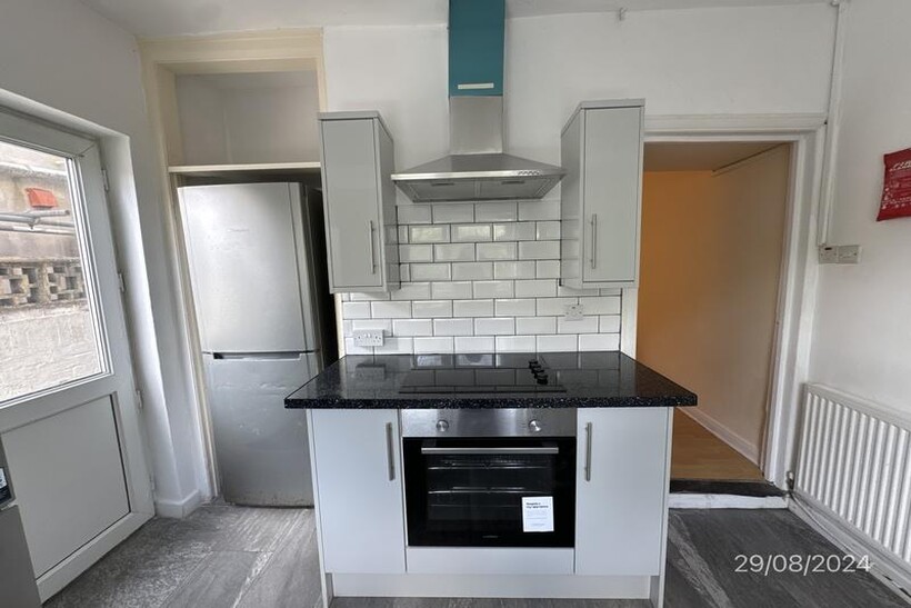 5 bedroom End Terrace for rent