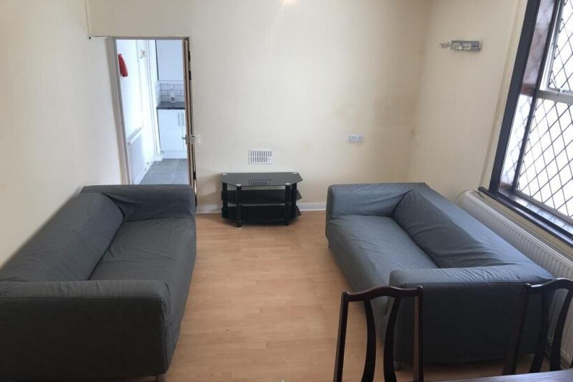 1491 img 2868444 3 b1