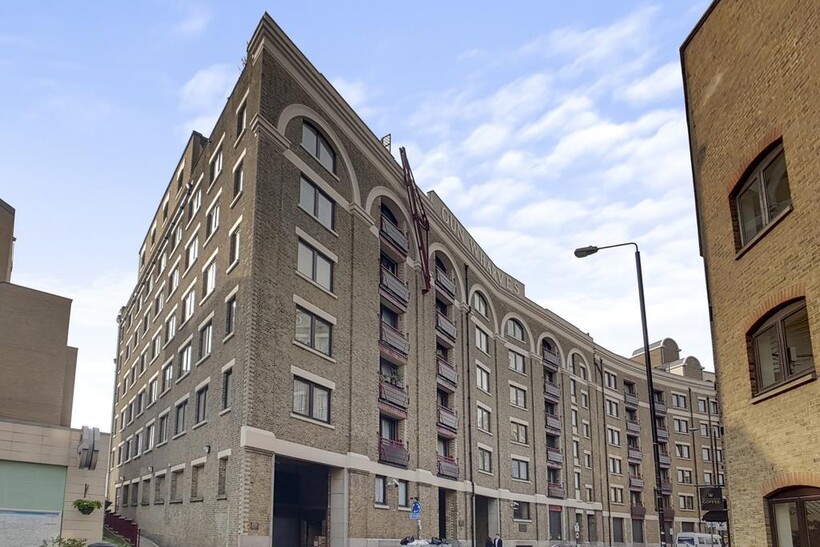 130 Wapping High Street, London, E1W 1 bed apartment to rent - £2,292 pcm (£529 pw)