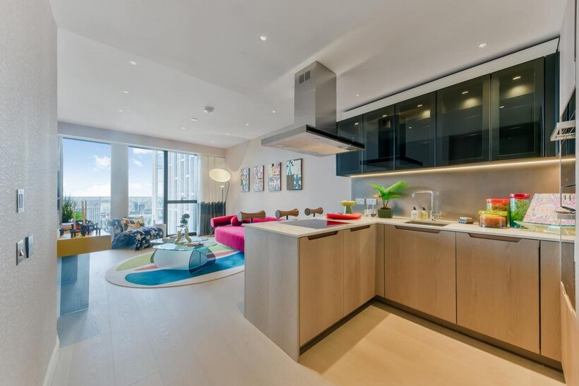 River Park Tower, Nine Elms Lane... 2 bed flat to rent - £6,730 pcm (£1,553 pw)