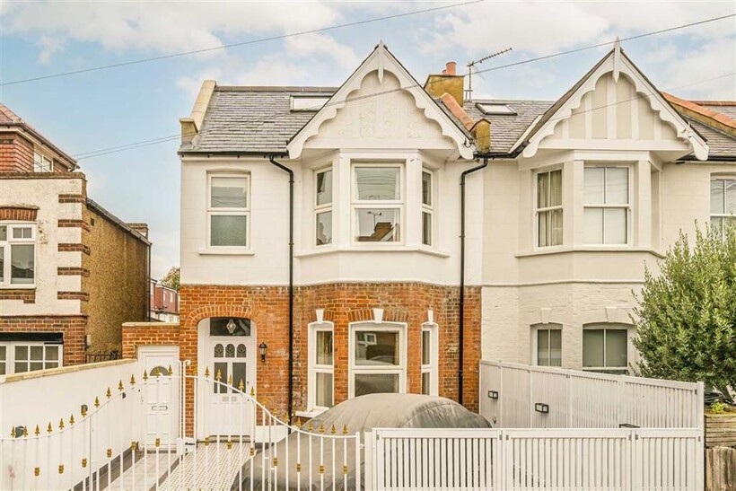 St. Leonards Road, London SW14 5 bed house to rent - £5,495 pcm (£1,268 pw)