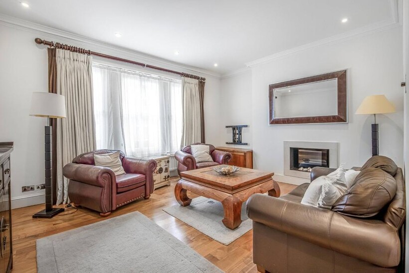 Alderney Street, London, SW1V 2 bed maisonette to rent - £3,878 pcm (£895 pw)