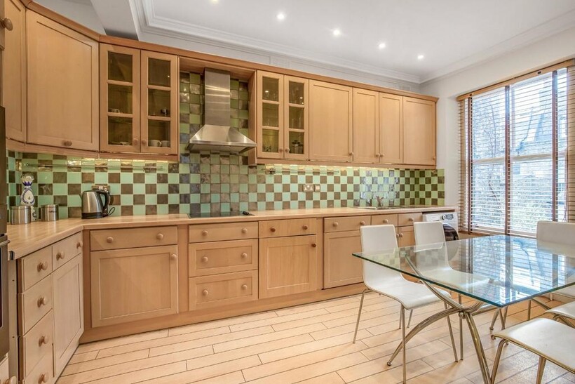 Alderney Street, London, SW1V 2 bed maisonette to rent - £3,878 pcm (£895 pw)