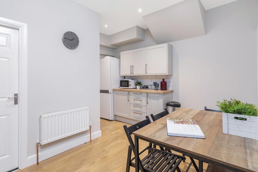 Hartley Grove, Leeds LS6 6 bed house to rent - £3,380 pcm (£780 pw)