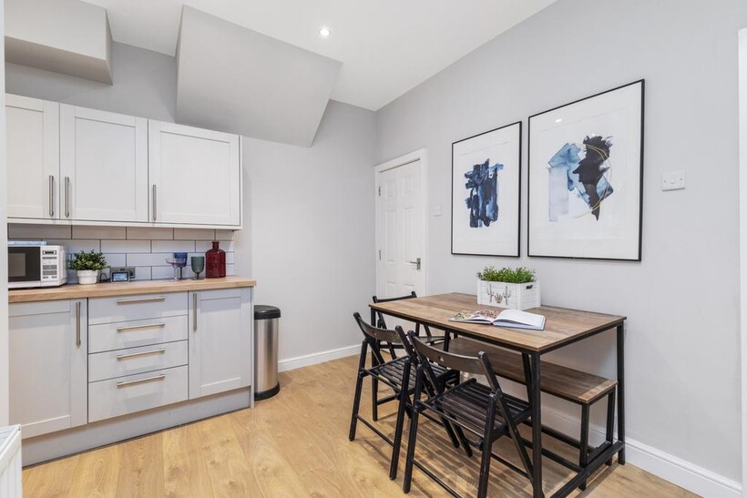 Hartley Grove, Leeds LS6 6 bed house to rent - £3,380 pcm (£780 pw)