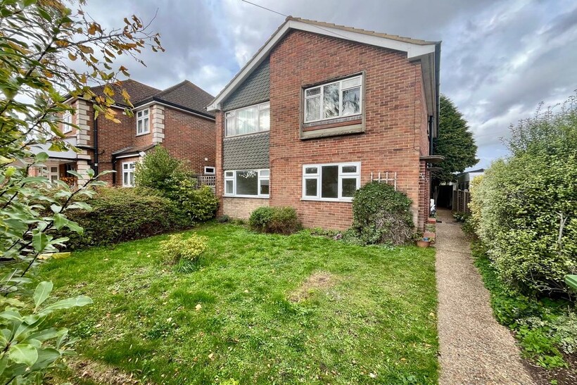 Chattern Hill, Ashford TW15 2 bed ground floor maisonette to rent - £1,650 pcm (£381 pw)