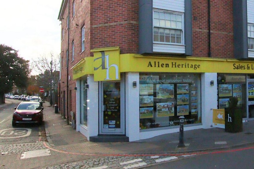 High Street, West Wickham, BR4 Property to rent - £3,917 pcm (£904 pw)