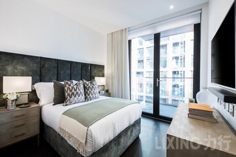 Charles Clowes Walk, Nine Elms, SW11 7AG 3 bed apartment to rent - £6,153 pcm (£1,420 pw)