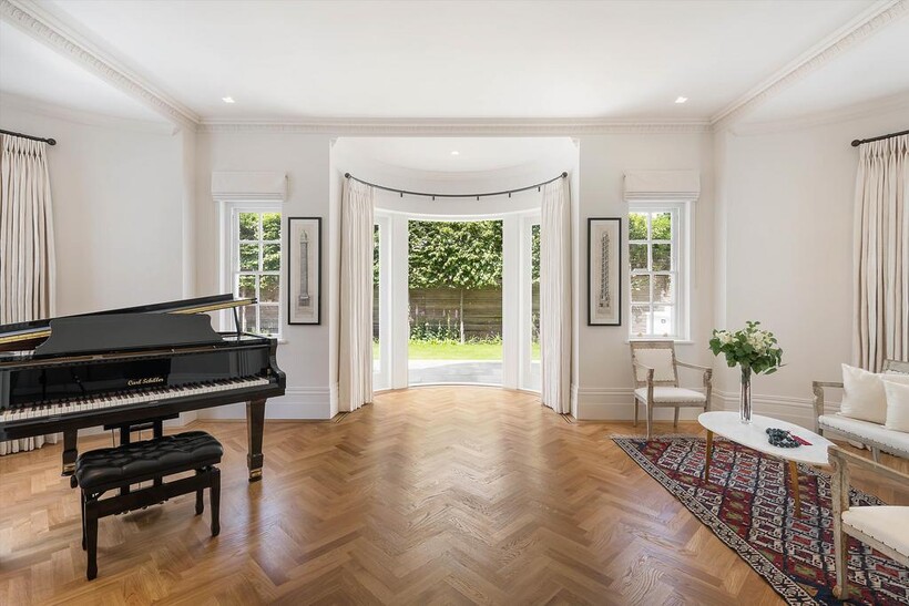 Upper Phillimore Gardens, Kensington... 6 bed detached house to rent - £108,333 pcm (£25,000 pw)