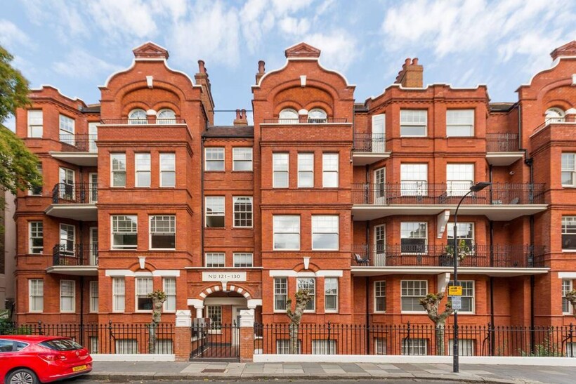 Hamlet Gardens, Ravenscourt Park... 2 bed flat to rent - £3,550 pcm (£819 pw)