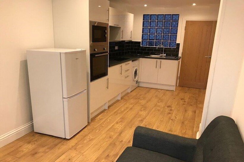Kirk Close 1 bed in a house share to rent - £1,200 pcm (£277 pw)