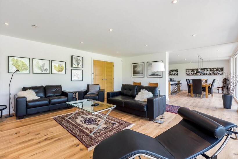 Ham Island, Old Windsor, Windsor... 4 bed detached house to rent - £5,950 pcm (£1,373 pw)