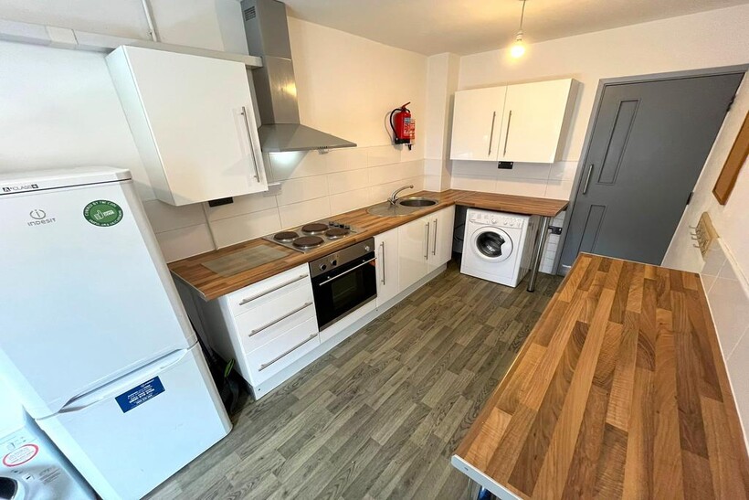 Claude Street, Dunkirk, Nottingham NG7 3 bed terraced house to rent - £1,755 pcm (£405 pw)