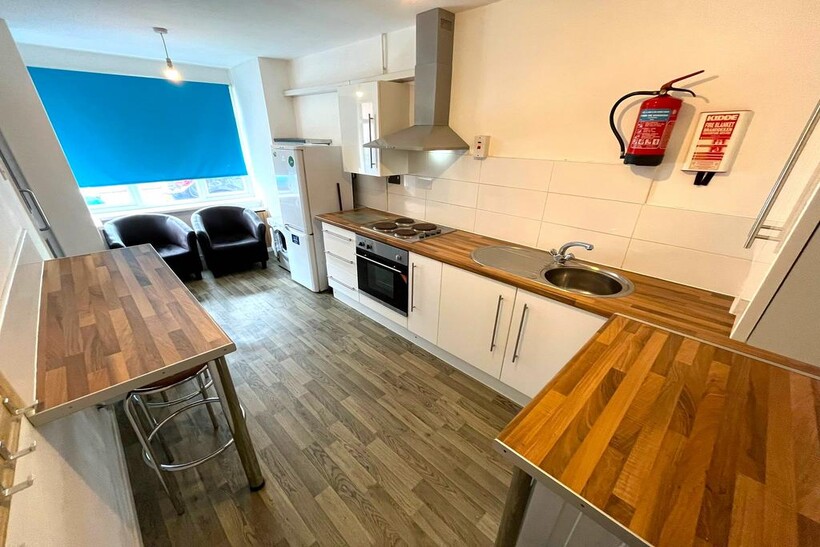 Claude Street, Dunkirk, Nottingham NG7 3 bed terraced house to rent - £1,755 pcm (£405 pw)