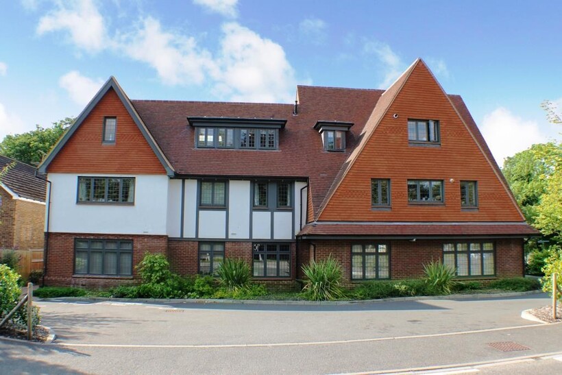 Old Mile House Court, St Albans, AL1 2 bed flat to rent - £1,550 pcm (£358 pw)