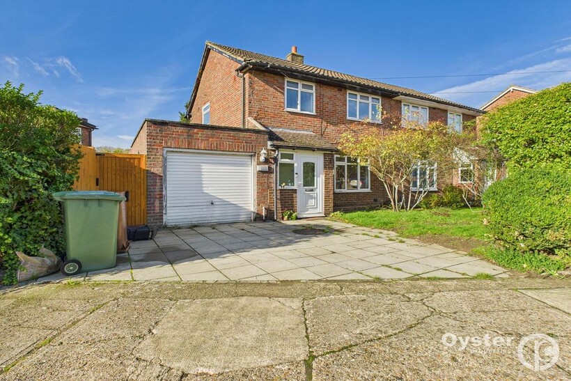 Honister Gardens, Stanmore, HA7 3 bed semi-detached house to rent - £2,550 pcm (£588 pw)