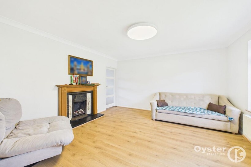 Honister Gardens, Stanmore, HA7 3 bed semi-detached house to rent - £2,550 pcm (£588 pw)