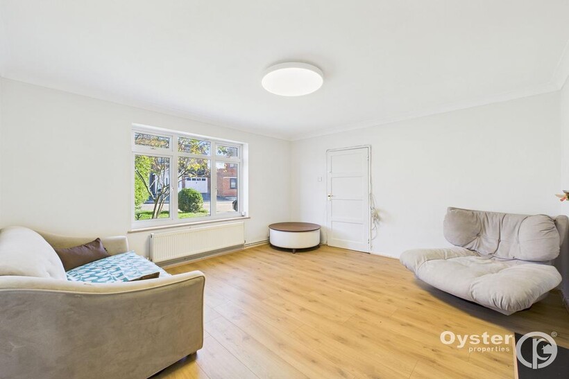 Honister Gardens, Stanmore, HA7 3 bed semi-detached house to rent - £2,550 pcm (£588 pw)