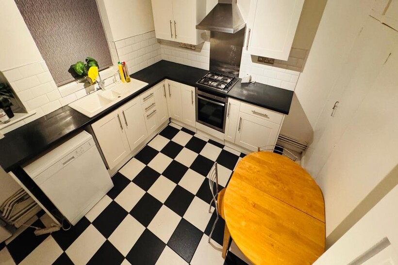 Thornbridge Road, Iver SL0 2 bed detached house to rent - £1,940 pcm (£448 pw)