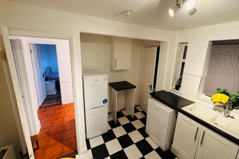 Thornbridge Road, Iver SL0 2 bed detached house to rent - £1,940 pcm (£448 pw)