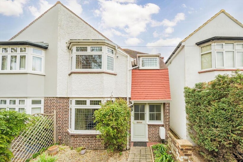 Hatherop Road, Hampton TW12 3 bed semi-detached house to rent - £2,290 pcm (£528 pw)