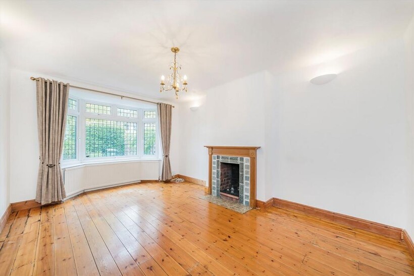 Hatherop Road, Hampton TW12 3 bed semi-detached house to rent - £2,290 pcm (£528 pw)