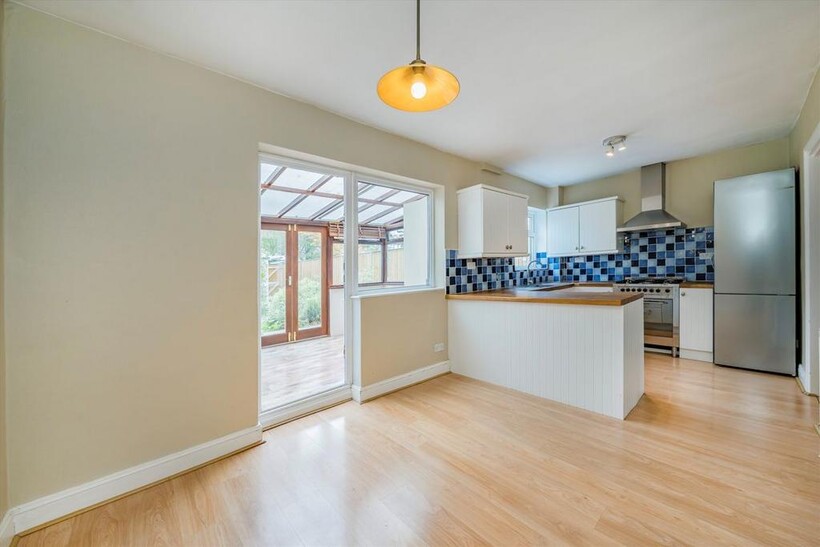 Hatherop Road, Hampton TW12 3 bed semi-detached house to rent - £2,290 pcm (£528 pw)