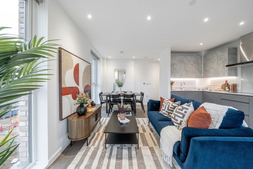 6 Headlam Avenue, London SW4 3 bed apartment to rent - £3,980 pcm (£918 pw)