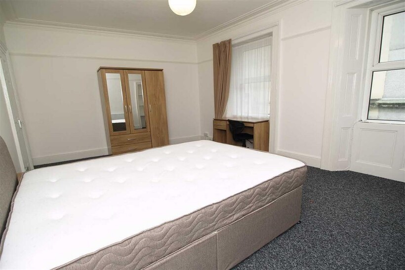 Clifton Place, Plymouth 4 bed house share to rent - £1,733 pcm (£400 pw)