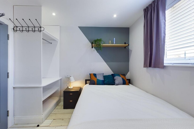 A neat and bright single bedroom featuring a co...