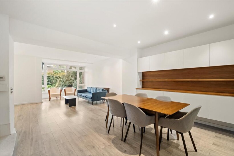 Woodsford Square, London, W14 5 bed terraced house to rent - £8,992 pcm (£2,075 pw)